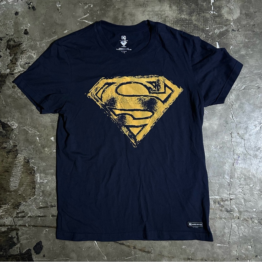 MEDIUM Navy Blue and Yellow Superman tee